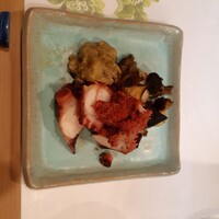 うを徳 - 上の赤いのは蛸のたまごです