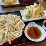 松の木 - 天もりうどん 並（980円）