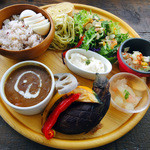 たっぷり野菜の八榖米のカレー