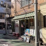 中目黒 Burger Factory - 商店街に面しています