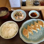 手作り餃子の店 吉春 - 