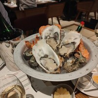 THE UPPER - シーフード・プッラータ（生牡蠣、海老、旬の魚貝）