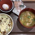 Sukiya - 好み牛玉丼（並）400円＋250円 　サラダセット190円