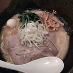 クリーミーTonkotsuラーメン 麺家神明 - 