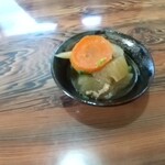 幸徳 - 瓶ビールに付いてきた煮物