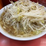 ラーメン二郎 三田本店 - 麺がすごい量、他の二郎より多い気が