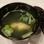 いおり - ◉ 椀物…白魚とワカメのお吸い物