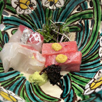 赤坂 菊乃井 - 昼懐石１５７３０円。明石天然鯛、鮪。鮪は大とろに近い部分ですが、ギリギリ赤身と脂のバランスが保たれて、とーっても美味しかったです。
