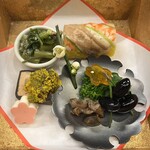 赤坂 菊乃井 - 昼懐石１５７３０円。八寸。手綱寿司、菜種辛子和え、蕗の薹味噌漬け、のし梅、梅豆腐、花山葵、黒豆、床節、助子昆布巻き。一つひとつが丁寧でバランスも素晴らしいです。