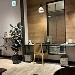 港屋珈琲 - 今風のモダンな店内です