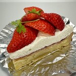 ブーランジェリー スルジェ - いちごのタルト　４５３円　(2024/02)