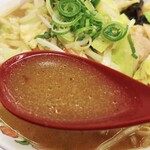 餃子の王将 浜松店 - 野菜煮込みラーメン@750-スープ