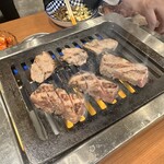 焼肉ホルモン大衆酒場 真 肉焼屋 - 