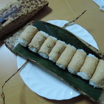 呼きつね - お稲荷さん（３種類・８個１０００円）左２個「数の子」、次の２個「くるみ」、右４個「普通」