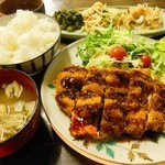 Usagiya Atago - ○チキンカツ定食 500円(ランチ時)：このボリュームで、この値段♪お店のランチ一番人気です♪