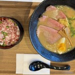 北海道キッチン YOSHIMI - 札幌味噌ラーメンと牛とろご飯セット