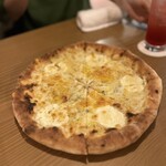 CIRCUS CAFE&DINING - 四种奶酪披萨