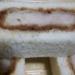 Johan - 柔らかいカツに柔らかいパンの間には芥子＋トンカツソース。