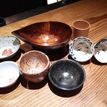 h Shunkousaikou - 美濃焼などの上質な器で美味しいお酒をどうぞ。