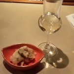 焼き貝 久遠 - 日本酒（名前忘れた）＋ポテトサラダ（サービス）