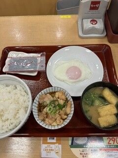 なか卯 - 目玉焼き鶏小鉢朝食390円