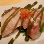 別邸 壽 - 鯛と鰤のお刺身　とびっこと大葉のソース