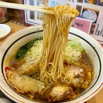 しな喜 - 濃度高めのとろみ餡が中細麺にしっかり絡む