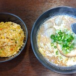 回天 - 料理写真:ごま豆乳ラーメン+チャーハン(大)