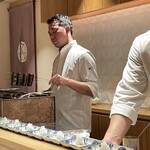 銀座 しのはら - 大きな鰯　炭火焼き中