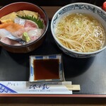 名登利寿し - 生ちらし♬
      煮麺付き♡