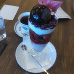 クリクリ - ベリーとローズのショコラパフェ¥1150(〜2024.2.19)