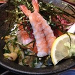 2013.12.27 名物！魚盛丼(海鮮丼)580円。海鮮丼、お惣菜1品、果物、漬物、味噌汁がついて580円は凄すぎる！