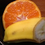 海鮮料理　魚盛 - 2013.12.27 名物！魚盛丼(海鮮丼)580円。海鮮丼、お惣菜1品、果物、漬物、味噌汁がついて580円は凄すぎる！