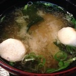 海鮮料理　魚盛 - 2013.12.27 名物！魚盛丼(海鮮丼)580円。海鮮丼、お惣菜1品、果物、漬物、味噌汁がついて580円は凄すぎる！