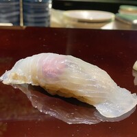渋谷 鮨 スブリム TOKYO - 大間産　ヒラメの桜じめ