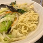 今日海飯店 - 塩野菜湯麺 接写。