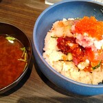 Shouyu Wo Kakenai Kaisen Don Usamichi - まぐろとサーモンの宝石丼と赤出汁