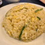 今日海飯店 - 半チャーハン 接写。