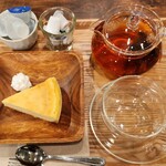 Alice Cafe & Tea - アールグレイ　ICE　600円、手作りチーズケーキ　600円
