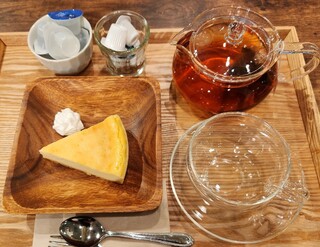 Alice Cafe & Tea - アールグレイ　ICE　600円、手作りチーズケーキ　600円