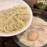 とんこつラーメン博多風龍 - 