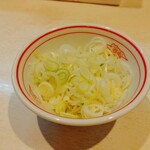 蒙古タンメン中本 - 別皿のねぎ
