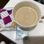 ANAラウンジ 那覇空港 国内線 - 一杯目は温かいカフェラテをチョイス♡