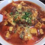 晴々飯店 - 激辛「麻婆豆腐麺」に生卵をオン！