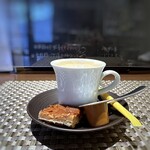 パザパ - ◆デミコーヒーには、一口サイズの「フロランタン」が添えられていました。♪ こういうお気遣いは嬉しいですね。