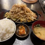 地鶏焼 かがり火 - かがり火鉄板焼 680円