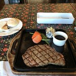 Steak Restaurant Hishiya Kaizokusen - 해적선 스테이크 200g