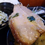 俺の中華たなか家 - チャーシューリフト⤴️熱々つけ汁に浸していると「ホロホロ♪柔らかぁ〜♥」に(^_-)-☆