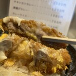 福与志 - 卵で綴じながらも衣の軽やかな食感と噛み締めると膨らむ優しい味付け