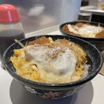 福与志 - 2人揃ってかつ丼を注文